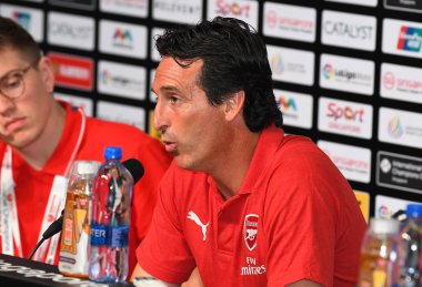 Kallang-Singapur-26Jul2018: Unai Emery Cephanelik Basın Konferansı 'ndan sonra Arsenal ile Singapur Milli Stadyumu' ndaki Atletico de Madrid maçının ardından Arsenal 'in baş antrenörü