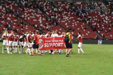 Kallang-Singapur - 26 Temmuz 2018: Arsenal oyuncu de Fenerbahçe Singapur Ulusal Stadyumu'nda karşı arsenal arasında icc2018 sonra takdir fan için yürüyüş