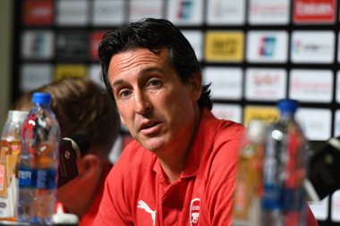 Kallang-Singapur-26Jul2018: Unai Emery Cephanelik Basın Konferansı 'ndan sonra Arsenal ile Singapur Milli Stadyumu' ndaki Atletico de Madrid maçının ardından Arsenal 'in baş antrenörü