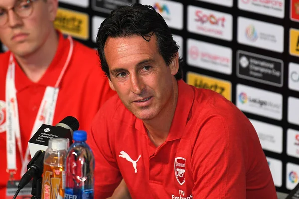 Kallang-Singapur-26Jul2018: Unai Emery Cephanelik Basın Konferansı 'ndan sonra Arsenal ile Singapur Milli Stadyumu' ndaki Atletico de Madrid maçının ardından Arsenal 'in baş antrenörü