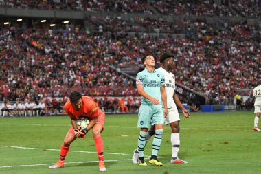 Kallang-Singapur - 28 Temmuz 2018: Mesut Ozil #10 oyuncu Arsenal icc2018 paris saint-Alman Ulusal Stadyumu'nda, Singapur karşı arsenal arasında sırasında eylem