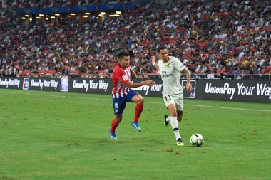 Kallang-Singapur-30Jul2018: Angel Di Maria # 11 PSG oyuncusu icc2018 'de Atletico Madrid ile Singapur' daki Paris Saint-Alman Ulusal Stadyumu 'nda karşı karşıya geldi.