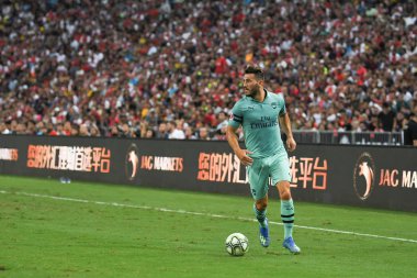 Kallang-Singapur-28Jul2018: Sead Kolasinac # 31 Cephanelik Oyuncusu icc2018 'de Paris Saint-Alman Ulusal Stadyumu, Singapur' daki cephaneliğe karşı savaşıyor.