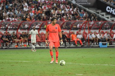 Kallang-Singapur-28Jul2018: Gianluigi Buffon # 30 PSG oyuncusu icc2018 'de Paris Saint-Almanya Ulusal Stadyumu, Singapur' daki cephaneliğe karşı savaşıyor.