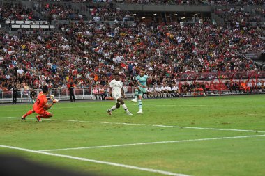 Kallang-Singapur-28 Temmuz 2018: Pierre-Emerick Aubameyang # 14 cephanelik oyuncusunun icc2018 'de Paris Saint-Alman Ulusal Stadyumu, Singapur' daki cephaneliğe karşı çarpışması