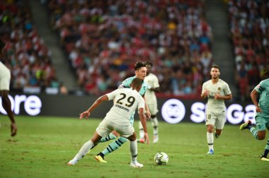 Kallang-Singapur - 28 Temmuz 2018: Mesut Ozil #10 oyuncu Arsenal icc2018 paris saint-Alman Ulusal Stadyumu'nda, Singapur karşı arsenal arasında sırasında eylem
