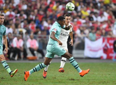Kallang-Singapur-28Jul2018: Giovani LO Celso # 18 PSG oyuncusu icc2018 'de Paris Saint-Alman Ulusal Stadyumu, Singapur' daki cephaneliğe karşı savaşıyor.