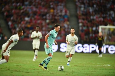 Kallang-Singapur - 28 Temmuz 2018: Mesut Ozil #10 oyuncu Arsenal icc2018 paris saint-Alman Ulusal Stadyumu'nda, Singapur karşı arsenal arasında sırasında eylem