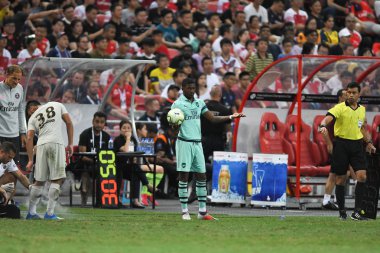Kallang-Singapur-28 Temmuz 2018: Eddie nketiah # 49 cephanelik oyuncusu icc2018 'de Paris Saint-Alman Ulusal Stadyumu, Singapur' daki cephaneliğe karşı savaşıyor.