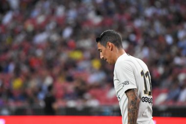 Kallang-Singapur-30Jul2018: Angel Di Maria # 11 PSG oyuncusu icc2018 'de Atletico Madrid ile Singapur' daki Paris Saint-Alman Ulusal Stadyumu 'nda karşı karşıya geldi.