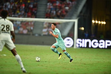 Kallang-Singapur - 28 Temmuz 2018: Mesut Ozil #10 oyuncu Arsenal icc2018 paris saint-Alman Ulusal Stadyumu'nda, Singapur karşı arsenal arasında sırasında eylem