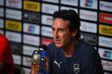 Kallang-Singapur - 28 Temmuz 2018: Unai emery arsenal basın toplantısından sonra Paris saint-germain adlı Ulusal Stadyumu, Singapur karşı arsenal arasında icc2018 Direktör