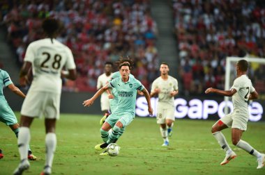 Kallang-Singapur - 28 Temmuz 2018: Mesut Ozil #10 oyuncu Arsenal icc2018 paris saint-Alman Ulusal Stadyumu'nda, Singapur karşı arsenal arasında sırasında eylem