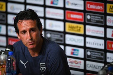 Kallang-Singapur - 28 Temmuz 2018: Unai emery arsenal basın toplantısından sonra Paris saint-germain adlı Ulusal Stadyumu, Singapur karşı arsenal arasında icc2018 Direktör