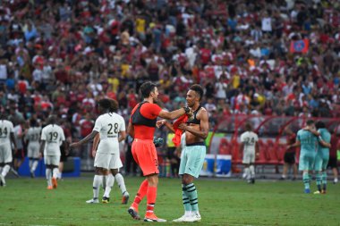 Kallang-Singapur-28 Temmuz 2018: Pierre-Emerick Aubameyang # 14 cephanelik oyuncusunun icc2018 'de Paris Saint-Alman Ulusal Stadyumu, Singapur' daki cephaneliğe karşı çarpışması