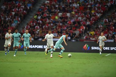 Kallang-Singapur - 28 Temmuz 2018: Mesut Ozil #10 oyuncu Arsenal icc2018 paris saint-Alman Ulusal Stadyumu'nda, Singapur karşı arsenal arasında sırasında eylem