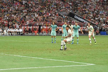 Kallang-Singapur-28Jul2018: Christopher Nkunku # 24 PSG Oyuncusu Buz 2018 'de Paris Saint-Alman Ulusal Stadyumu, Singgapur' daki cephaneliğe karşı savaşıyor