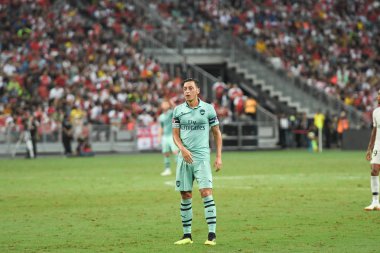 Kallang-Singapur - 28 Temmuz 2018: Mesut Ozil #10 oyuncu Arsenal icc2018 paris saint-Alman Ulusal Stadyumu'nda, Singapur karşı arsenal arasında sırasında eylem