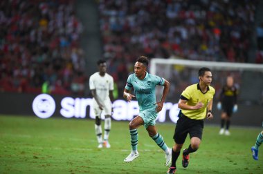 Kallang-Singapur-28 Temmuz 2018: Pierre-Emerick Aubameyang # 14 cephanelik oyuncusunun icc2018 'de Paris Saint-Alman Ulusal Stadyumu, Singapur' daki cephaneliğe karşı çarpışması