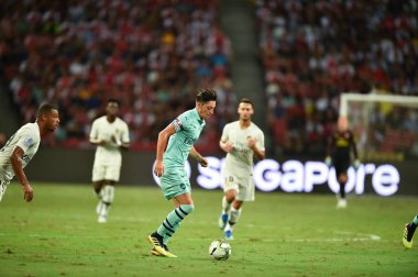 Kallang-Singapur - 28 Temmuz 2018: Mesut Ozil #10 oyuncu Arsenal icc2018 paris saint-Alman Ulusal Stadyumu'nda, Singapur karşı arsenal arasında sırasında eylem