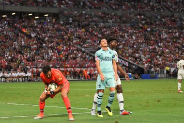 Kallang-Singapur - 28 Temmuz 2018: Mesut Ozil #10 oyuncu Arsenal icc2018 paris saint-Alman Ulusal Stadyumu'nda, Singapur karşı arsenal arasında sırasında eylem