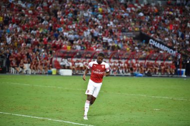 Kallang-Singapur-26Jul2018: Ainsley Maitland-niles # 15 Cephanelik oyuncusunun icc2018 'de atletico de Madrid' deki ulusal stadyumdaki cephaneliğe karşı eylemi devam ediyor.