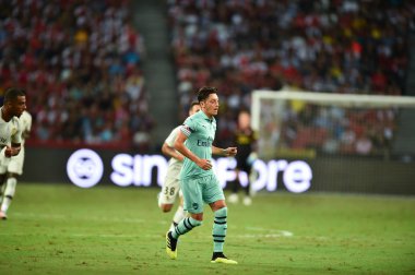 Kallang-Singapur - 28 Temmuz 2018: Mesut Ozil #10 oyuncu Arsenal icc2018 paris saint-Alman Ulusal Stadyumu'nda, Singapur karşı arsenal arasında sırasında eylem