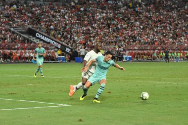 Kallang-Singapur - 28 Temmuz 2018: Mesut Ozil #10 oyuncu Arsenal icc2018 paris saint-Alman Ulusal Stadyumu'nda, Singapur karşı arsenal arasında sırasında eylem