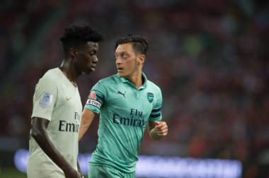 Kallang-Singapur - 28 Temmuz 2018: Mesut Ozil #10 oyuncu Arsenal icc2018 paris saint-Alman Ulusal Stadyumu'nda, Singapur karşı arsenal arasında sırasında eylem