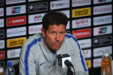 Kallang-Singapur-30Jul2018: Diego simeone, Atletico Madrid 'in baş antrenörü, Atletico Madrid ile Atletico Madrid arasında Singapur, Singapur' daki Paris Aziz-Alman Stadyumu 'nda yapılan maçtan sonra basın toplantısı düzenledi.