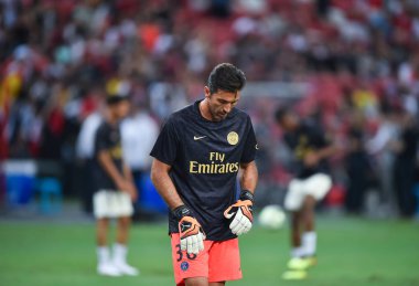Kallang-Singapur-28Jul2018: Gianluigi Buffon # 30 PSG oyuncusu icc2018 'de Paris Saint-Almanya Ulusal Stadyumu, Singapur' daki cephaneliğe karşı savaşıyor.