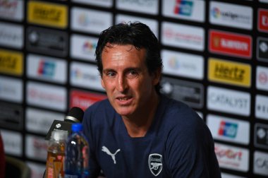 Kallang-Singapur - 28 Temmuz 2018: Unai emery arsenal basın toplantısından sonra Paris saint-germain adlı Ulusal Stadyumu, Singapur karşı arsenal arasında icc2018 Direktör