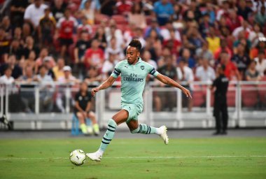 Kallang-Singapur-28 Temmuz 2018: Pierre-Emerick Aubameyang # 14 cephanelik oyuncusunun icc2018 'de Paris Saint-Alman Ulusal Stadyumu, Singapur' daki cephaneliğe karşı çarpışması