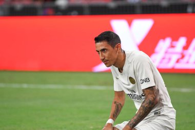 Kallang-Singapur-30Jul2018: Angel Di Maria # 11 PSG oyuncusu icc2018 'de Atletico Madrid ile Singapur' daki Paris Saint-Alman Ulusal Stadyumu 'nda karşı karşıya geldi.