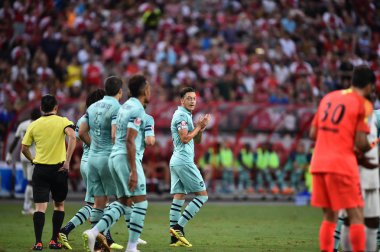 Kallang-Singapur - 28 Temmuz 2018: Mesut Ozil #10 oyuncu Arsenal icc2018 paris saint-Alman Ulusal Stadyumu'nda, Singapur karşı arsenal arasında sırasında eylem