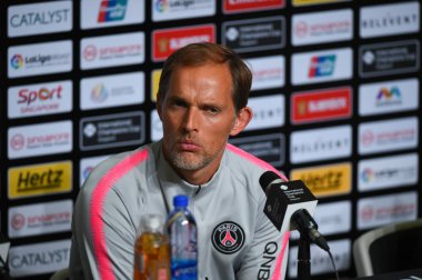 Kallang-Singapur-30Jul2018: Thomas tuchel, Atletico Madrid ile Singapur 'daki Paris Saint-Alman Millî Stadyumu' nda oynanan maçtan sonra PSG basın toplantısının baş antrenörü.