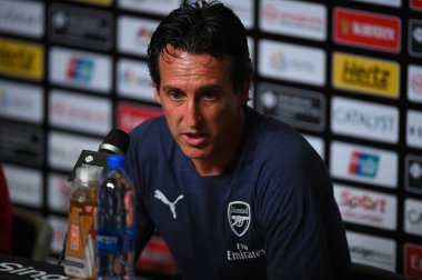Kallang-Singapur - 28 Temmuz 2018: Unai emery arsenal basın toplantısından sonra Paris saint-germain adlı Ulusal Stadyumu, Singapur karşı arsenal arasında icc2018 Direktör