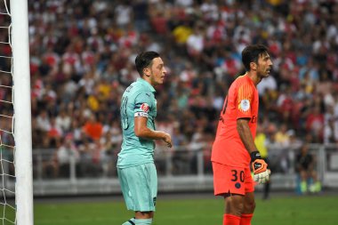 Kallang-Singapur - 28 Temmuz 2018: Mesut Ozil #10 oyuncu Arsenal icc2018 paris saint-Alman Ulusal Stadyumu'nda, Singapur karşı arsenal arasında sırasında eylem