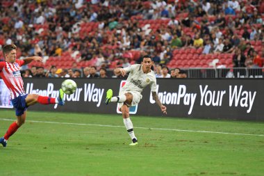 Kallang-Singapur-30Jul2018: Angel Di Maria # 11 PSG oyuncusu icc2018 'de Atletico Madrid ile Singapur' daki Paris Saint-Alman Ulusal Stadyumu 'nda karşı karşıya geldi.