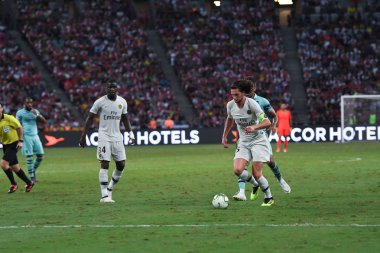 Kallang-Singapur-28Jul2018: Adrien kuduz # 25 PSG oyuncusu Buz 2018 'de Paris Saint-Alman Ulusal Stadyumu, Singapur' daki cephaneliğe karşı savaşıyor