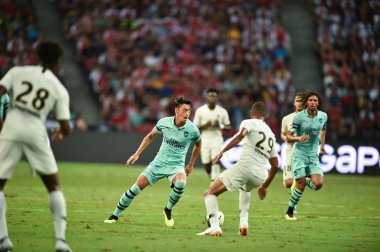 Kallang-Singapur - 28 Temmuz 2018: Mesut Ozil #10 oyuncu Arsenal icc2018 paris saint-Alman Ulusal Stadyumu'nda, Singapur karşı arsenal arasında sırasında eylem