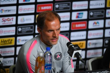 Kallang-Singapur-30Jul2018: Thomas tuchel, Atletico Madrid ile Singapur 'daki Paris Saint-Alman Millî Stadyumu' nda oynanan maçtan sonra PSG basın toplantısının baş antrenörü.