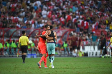 Kallang-Singapur-28Jul2018: Gianluigi Buffon # 30 PSG oyuncusu icc2018 'de Paris Saint-Almanya Ulusal Stadyumu, Singapur' daki cephaneliğe karşı savaşıyor.