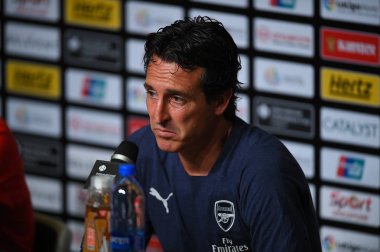 Kallang-Singapur - 28 Temmuz 2018: Unai emery arsenal basın toplantısından sonra Paris saint-germain adlı Ulusal Stadyumu, Singapur karşı arsenal arasında icc2018 Direktör