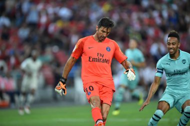 Kallang-Singapur-28Jul2018: Gianluigi Buffon # 30 PSG oyuncusu icc2018 'de Paris Saint-Almanya Ulusal Stadyumu, Singapur' daki cephaneliğe karşı savaşıyor.