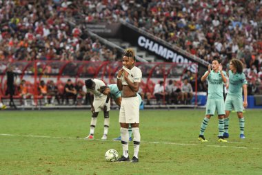 Kallang-Singapur-28Jul2018: Christopher Nkunku # 24 PSG Oyuncusu Buz 2018 'de Paris Saint-Alman Ulusal Stadyumu, Singgapur' daki cephaneliğe karşı savaşıyor