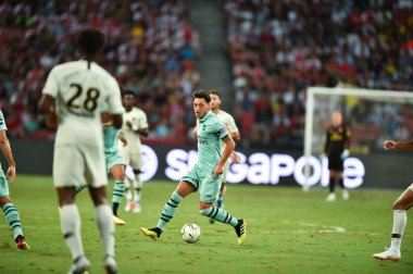Kallang-Singapur - 28 Temmuz 2018: Mesut Ozil #10 oyuncu Arsenal icc2018 paris saint-Alman Ulusal Stadyumu'nda, Singapur karşı arsenal arasında sırasında eylem
