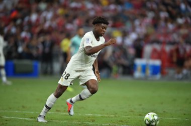 Kallang-Singapur-28Jul2018: Loic MBE SOH # 28 PSG Oynatıcısı Buz 2018 sırasında Paris Saint-Alman Ulusal Stadyumu, Singapur 'daki cephaneliğe karşı savaşıyor