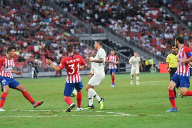 Kallang-Singapur-30Jul2018: Angel Di Maria # 11 PSG oyuncusu icc2018 'de Atletico Madrid ile Singapur' daki Paris Saint-Alman Ulusal Stadyumu 'nda karşı karşıya geldi.