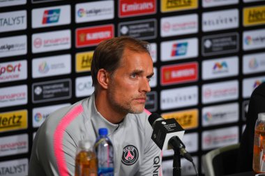 Kallang-Singapur-30Jul2018: Thomas tuchel, Atletico Madrid ile Singapur 'daki Paris Saint-Alman Millî Stadyumu' nda oynanan maçtan sonra PSG basın toplantısının baş antrenörü.